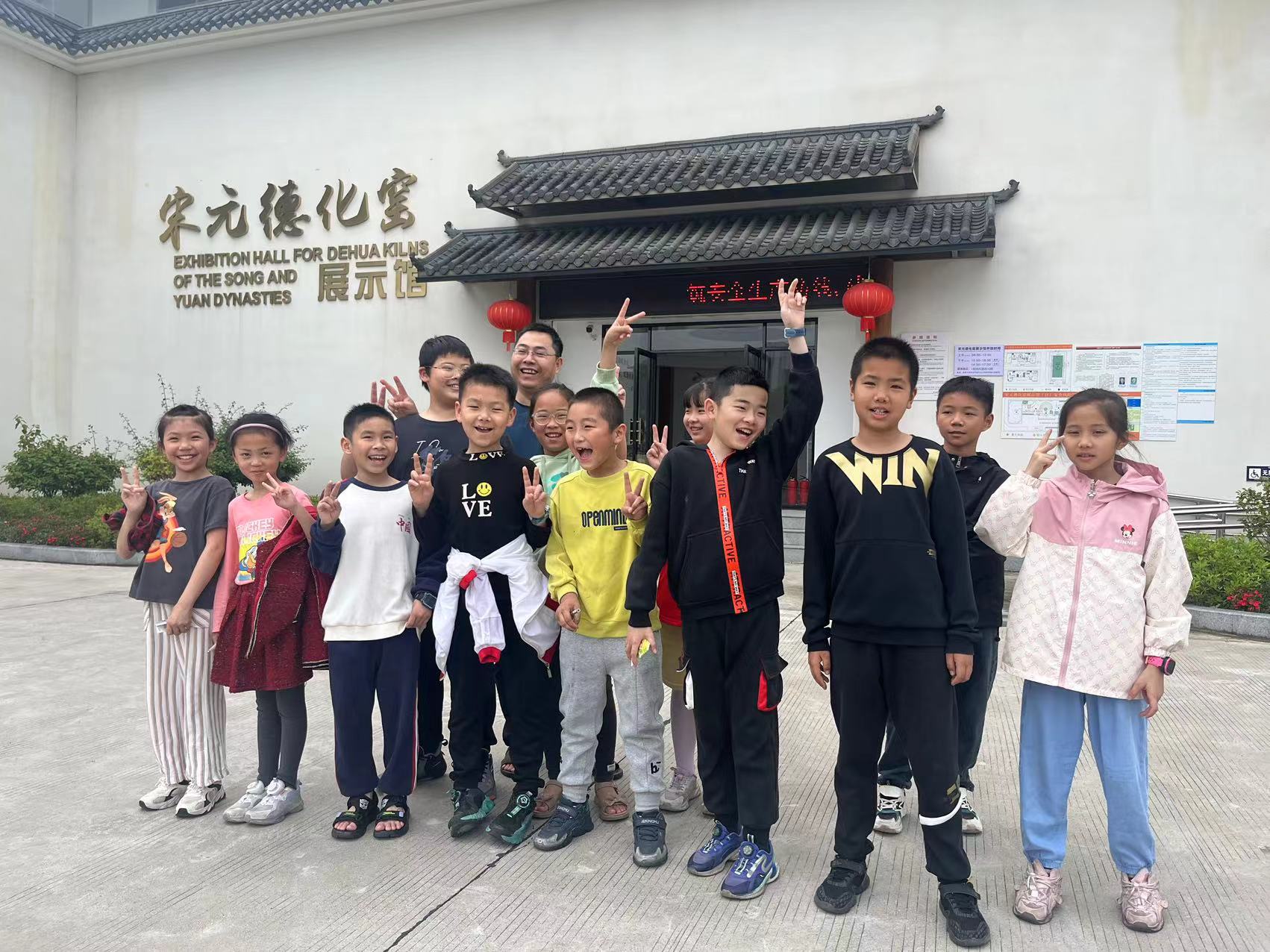 参观宋元德化窑展示馆